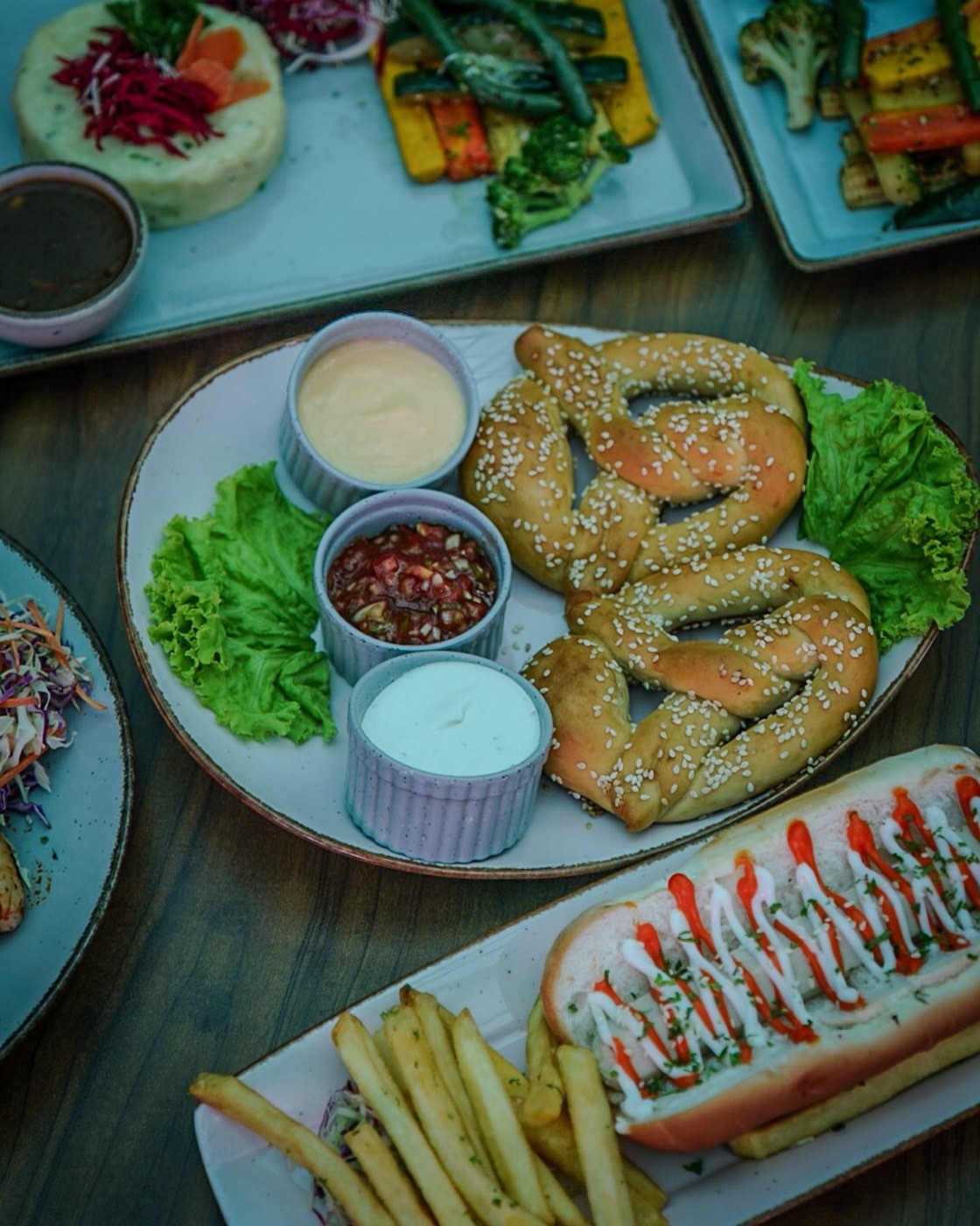 Soft pretzels with dips and fries at Bier Loft Electronic City